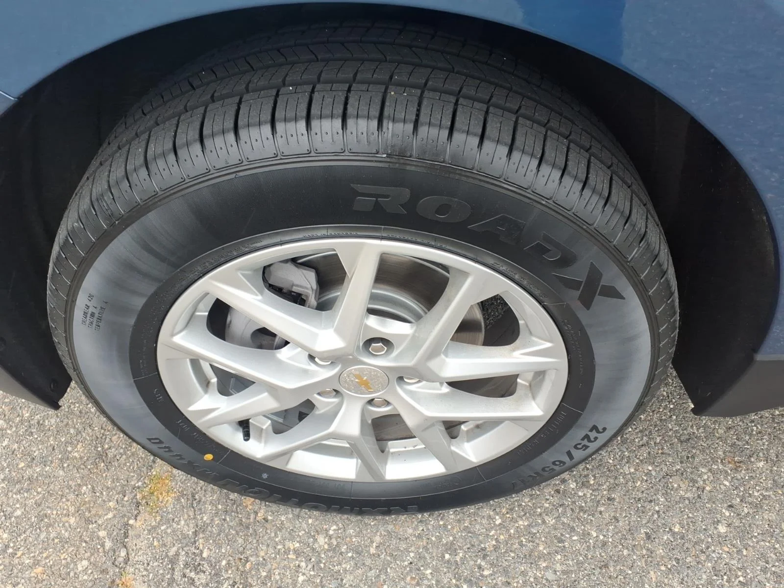 Used 2024 Lakeshore Blue Chevrolet LT image 9