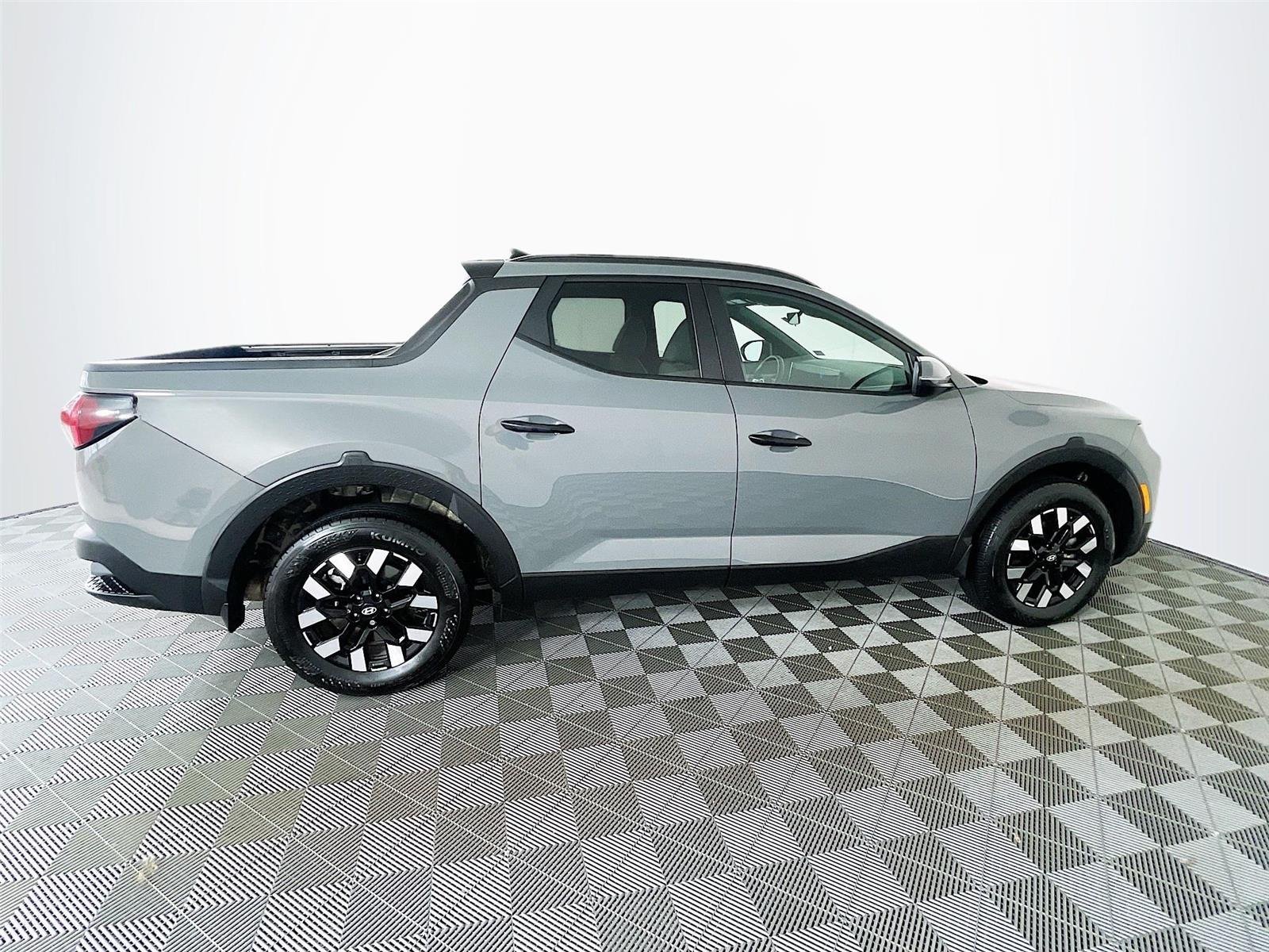 Used 2025 Hampton Gray Hyundai SEL Activity image 11