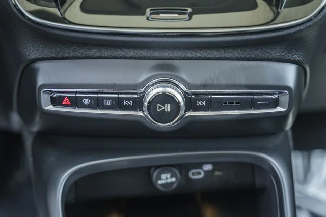 Certified Used 2025 Crystal White Volvo Plus image 24