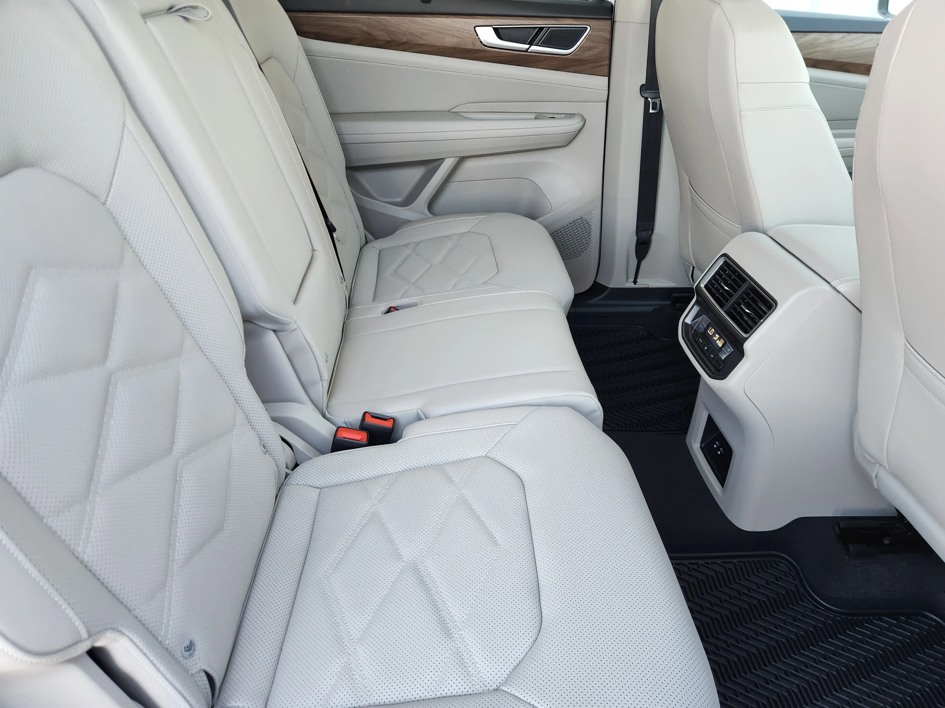 2026 Volkswagen Atlas SE w/Tech - Photo 24