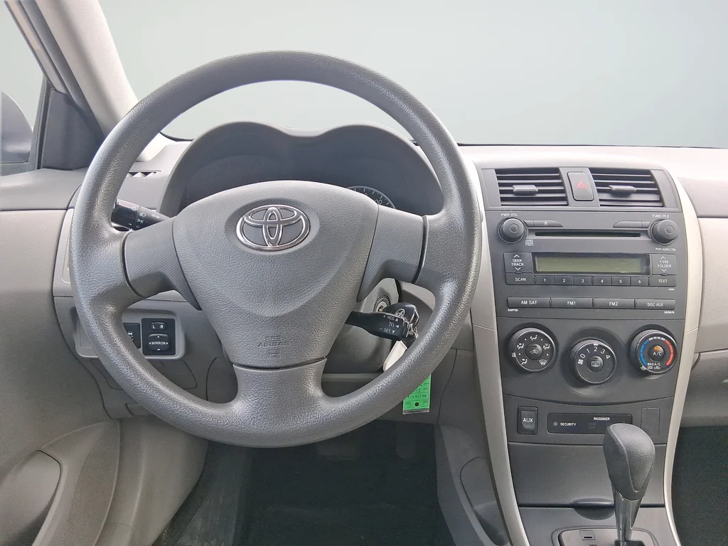 Used 2009 Silver Toyota LE image 11