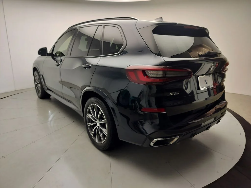 Used 2022 Black BMW sDrive40i image 4