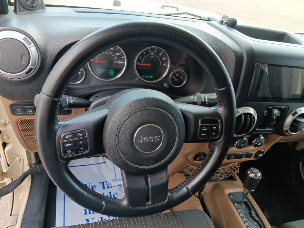 Used 2011 Sahara Tan Clearcoat Jeep Unlimited Rubicon image 27