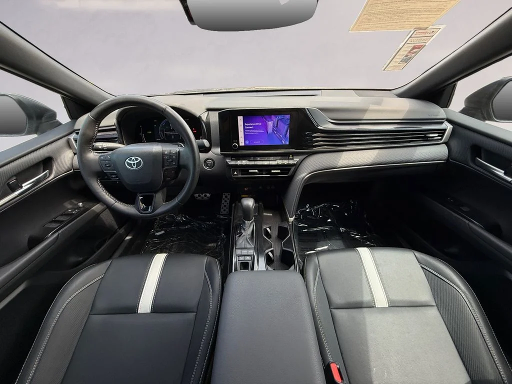 Used 2025  Toyota SE image 12