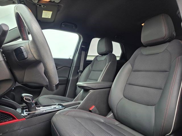 Used 2022 Summit White Chevrolet RS image 22