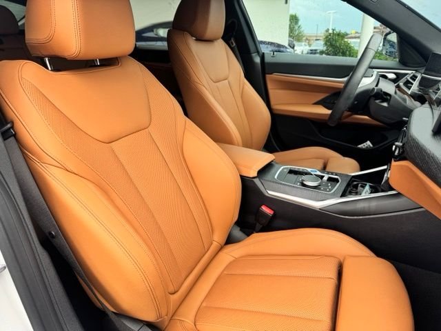 Used 2025 White BMW xDrive40 image 16