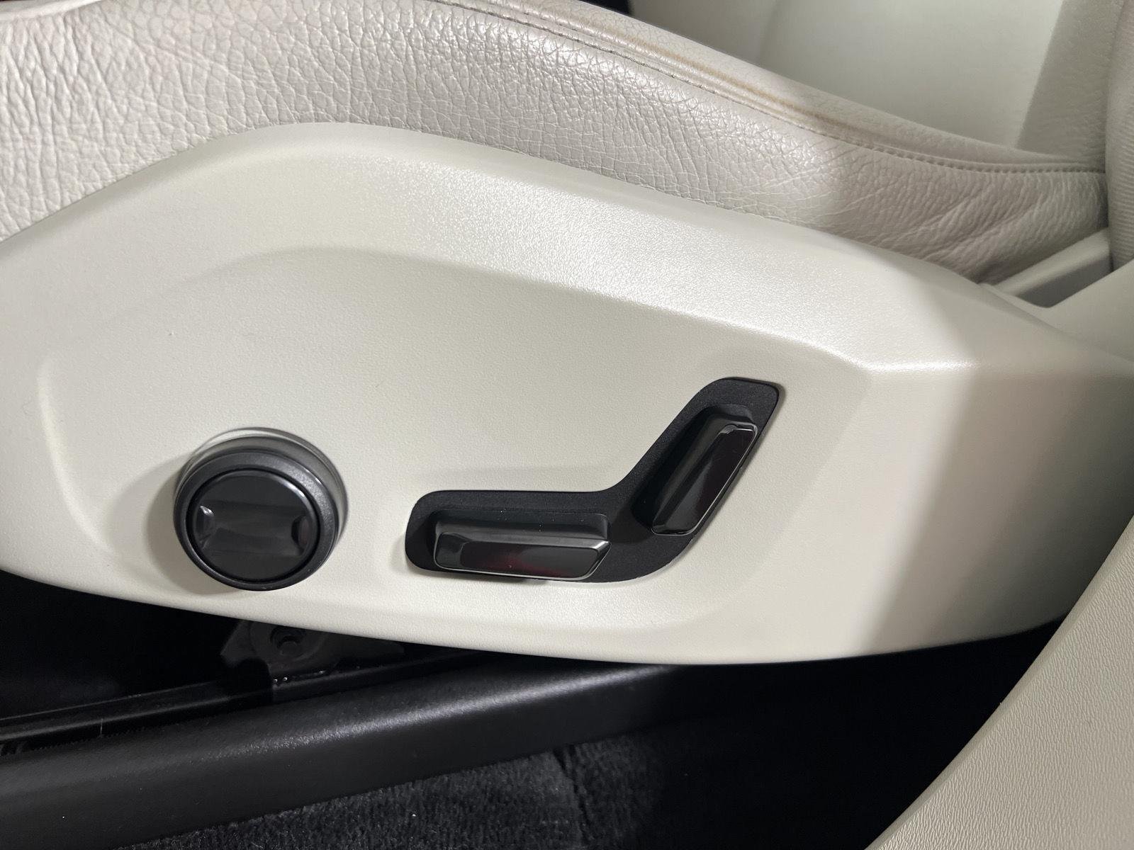 Used 2023 Crystal White Metallic Volvo Plus image 23