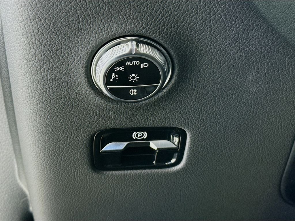 Used 2026 Black Mercedes-Benz GLC 300 image 11