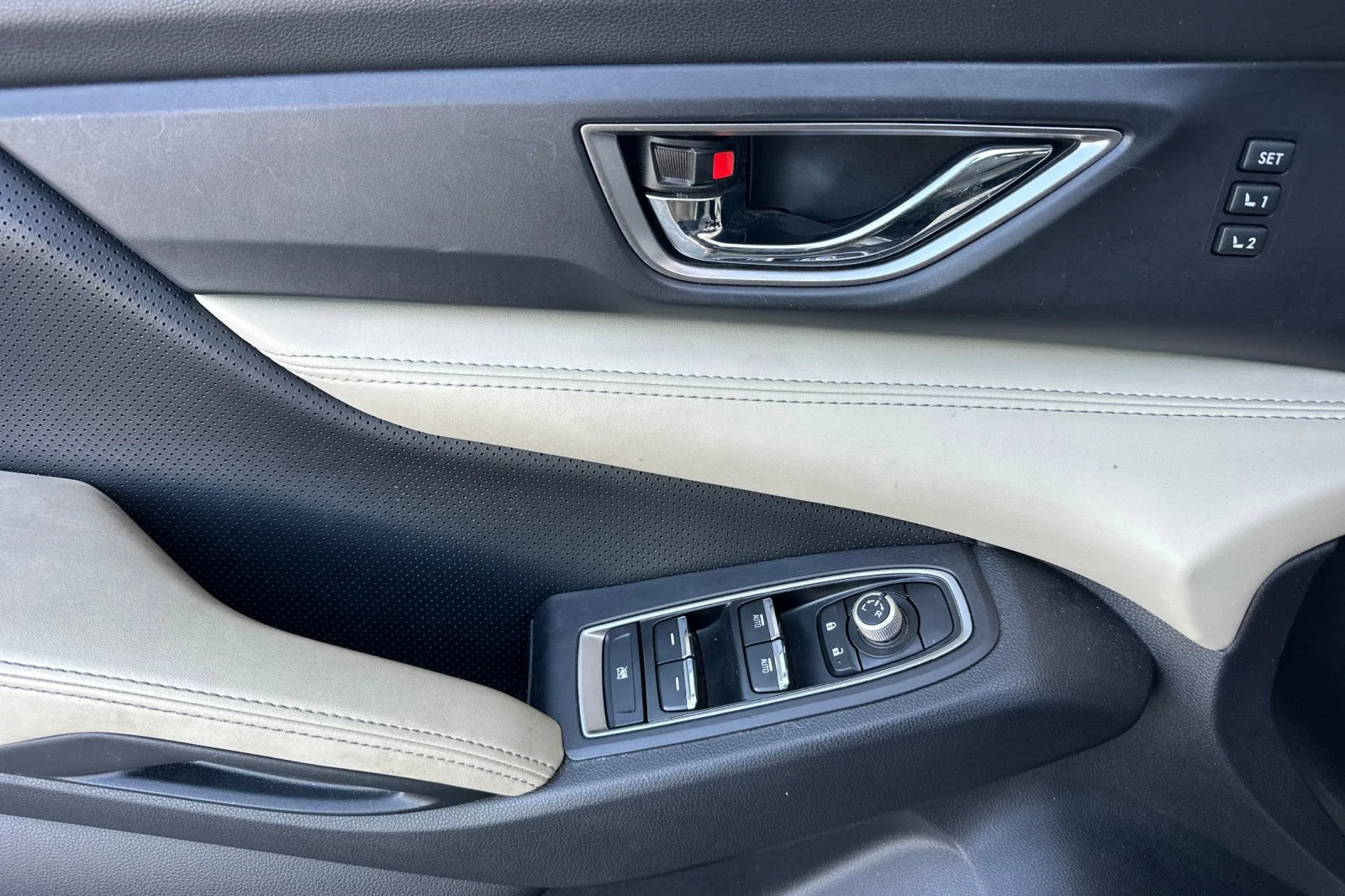 Used 2019 Tungsten Metallic Subaru Limited image 11