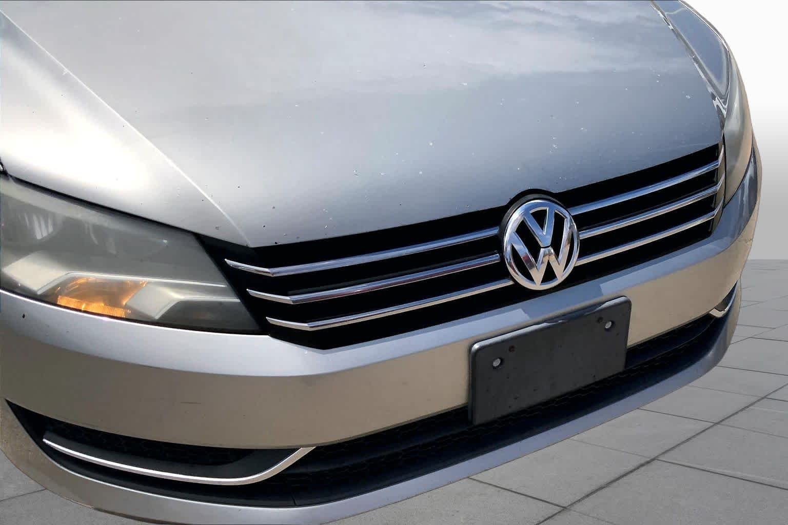 Used 2014 Reflex Silver Metallic Volkswagen S image 29