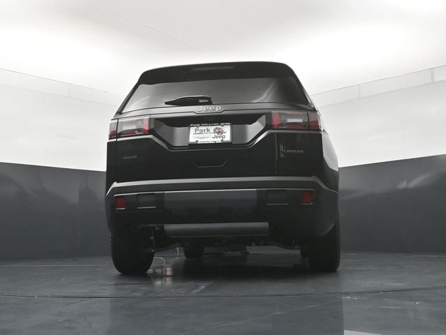 New 2026 Diamond Black Crystal Pearl-Coat Exterior Paint Jeep Laredo image 19