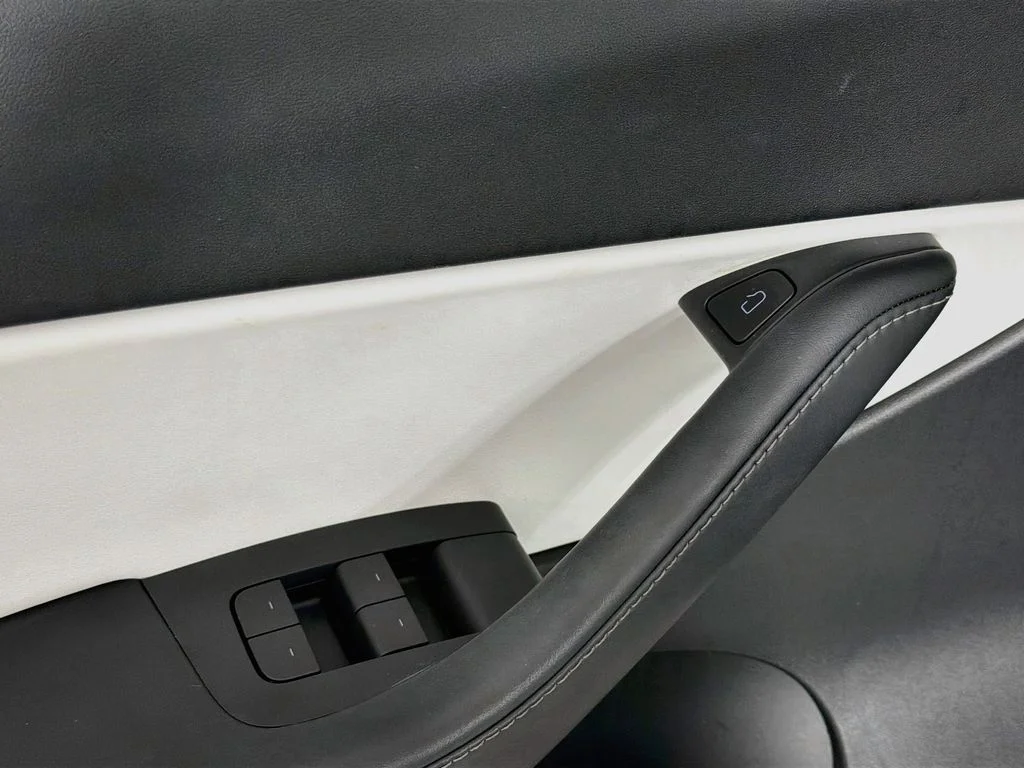 Used 2021 White Tesla Long Range image 18