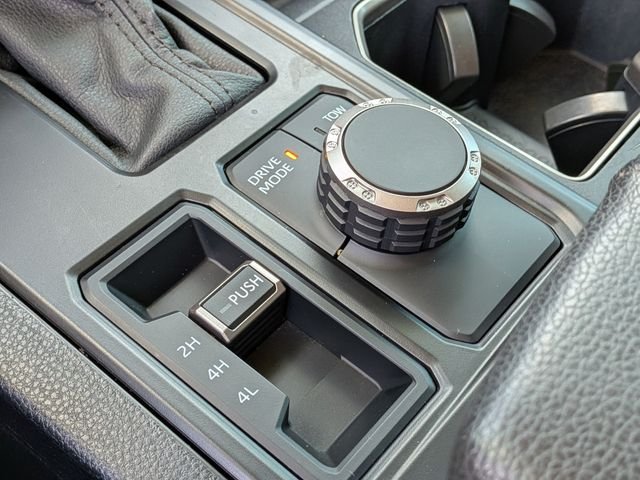 Used 2024  Toyota SR5 image 31