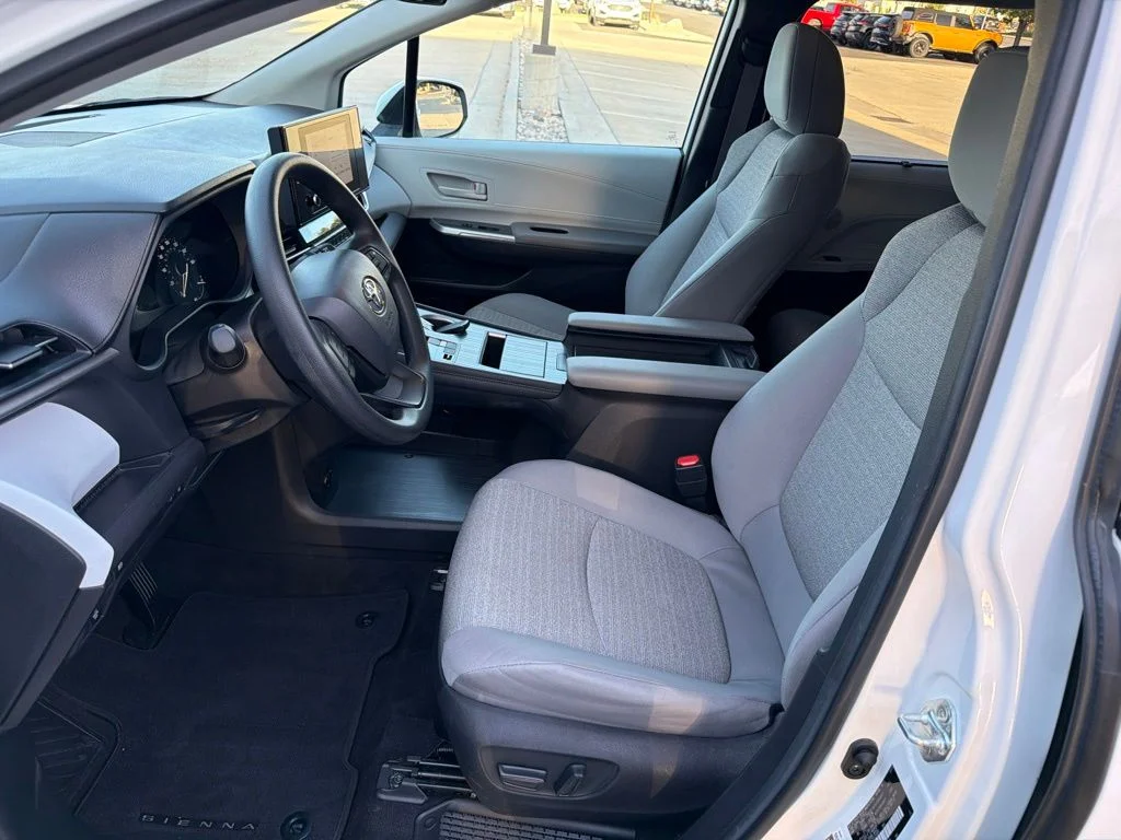 Used 2025 White Toyota LE image 17