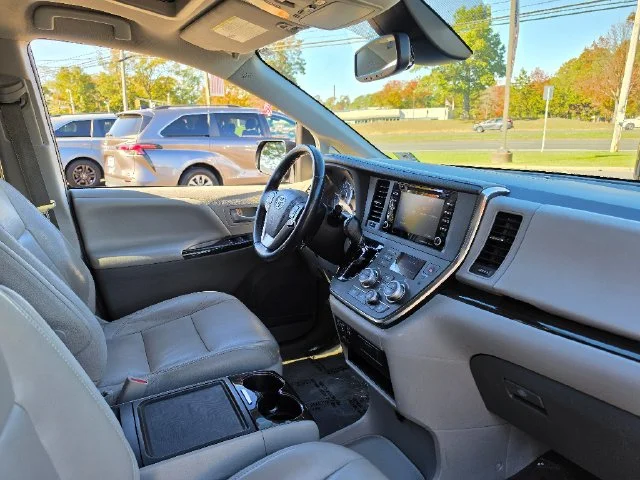 Used 2018 Beige Toyota XLE image 11