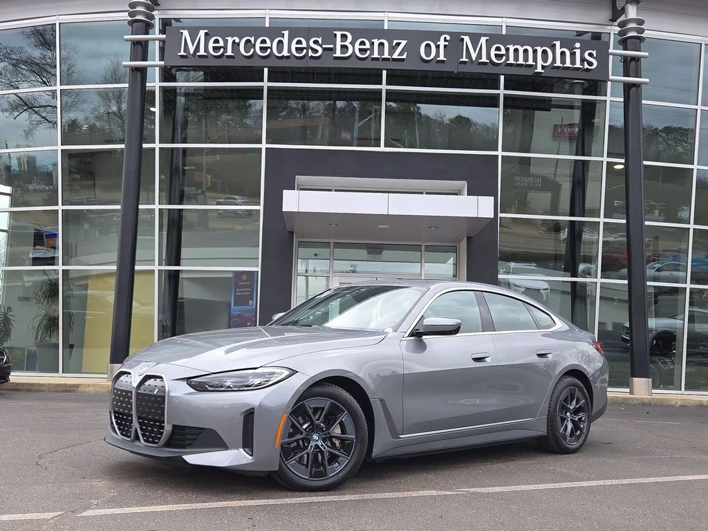 2024 BMW i4 xDrive40's photo