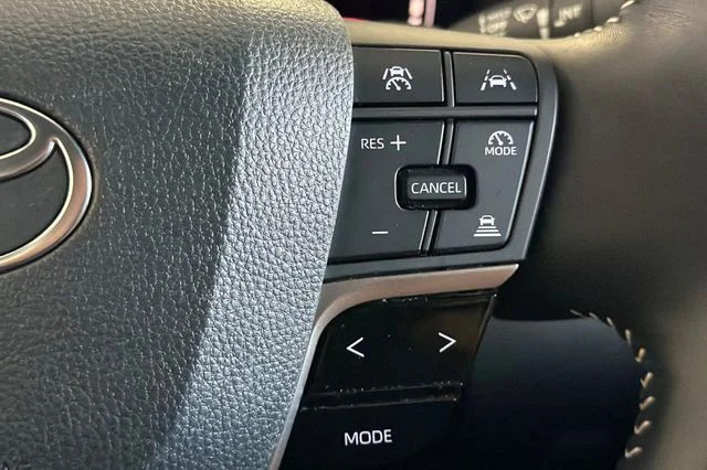 Used 2025 Ice Cap Toyota SE image 31