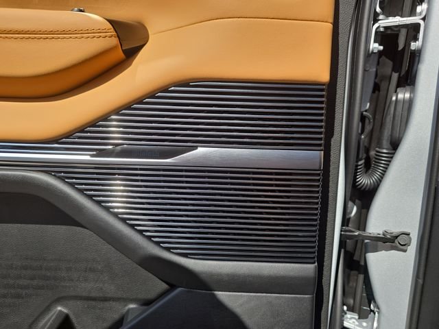 New 2026 Silver-Zynith Exterior Paint Jeep Summit Reserve image 15