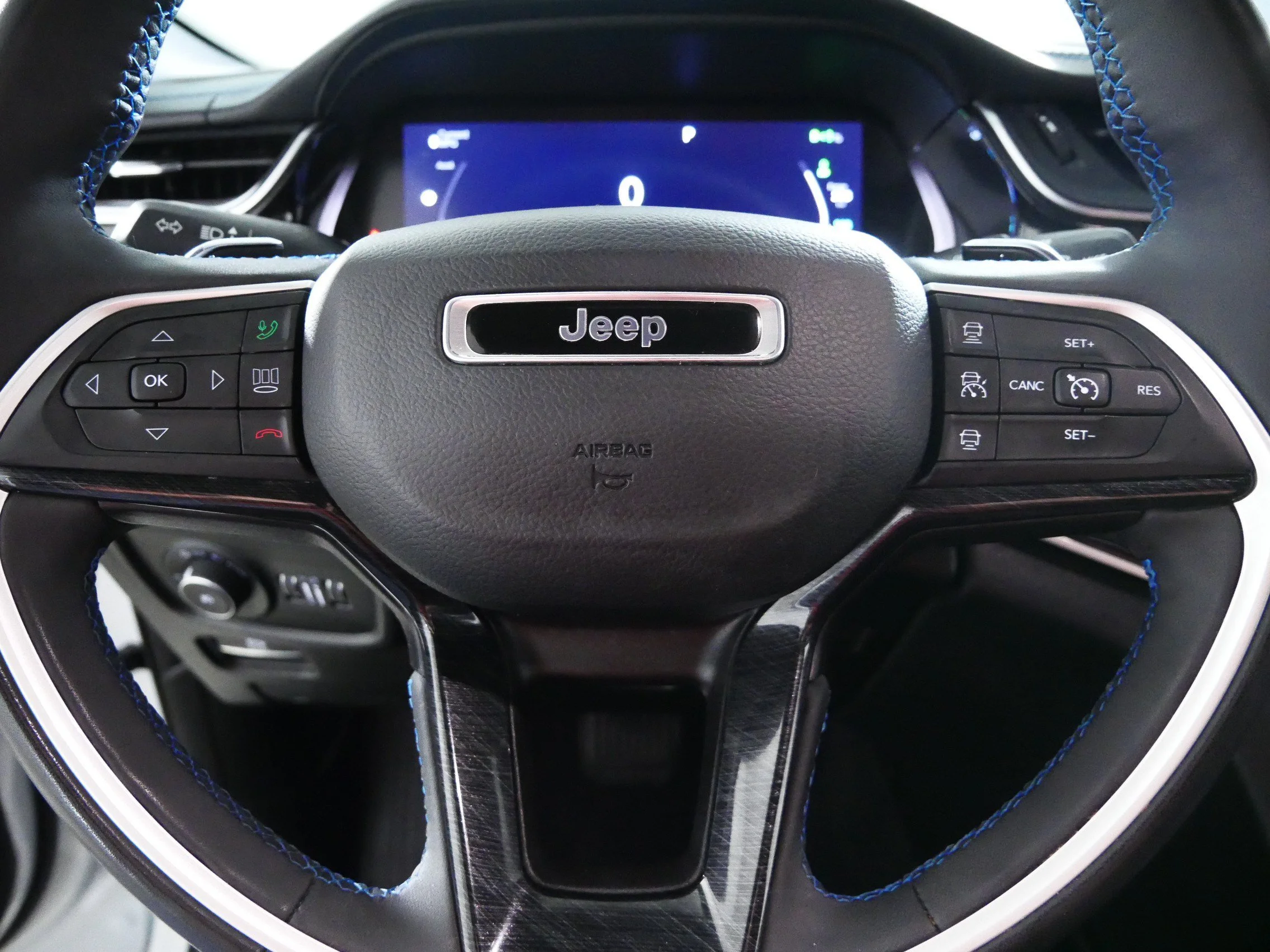Used 2022 Bright White Clearcoat Jeep Trailhawk image 25