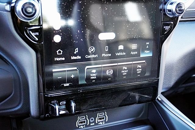 New 2026 Granite Crystal Metallic Clear-Coat Exterior Paint RAM Laramie image 36