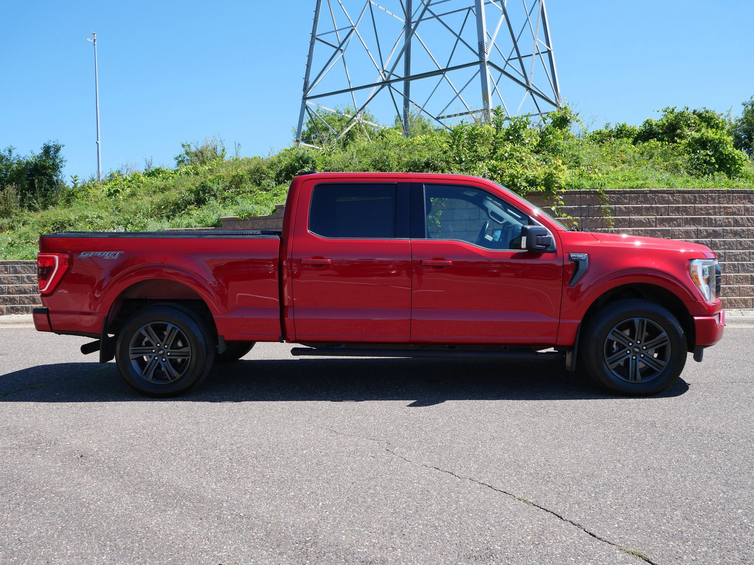 Used 2021 Rapid Red Metallic Tinted Clearcoat Ford XLT image 7