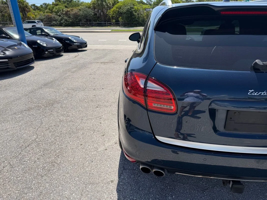 Used 2012  Porsche Turbo image 12