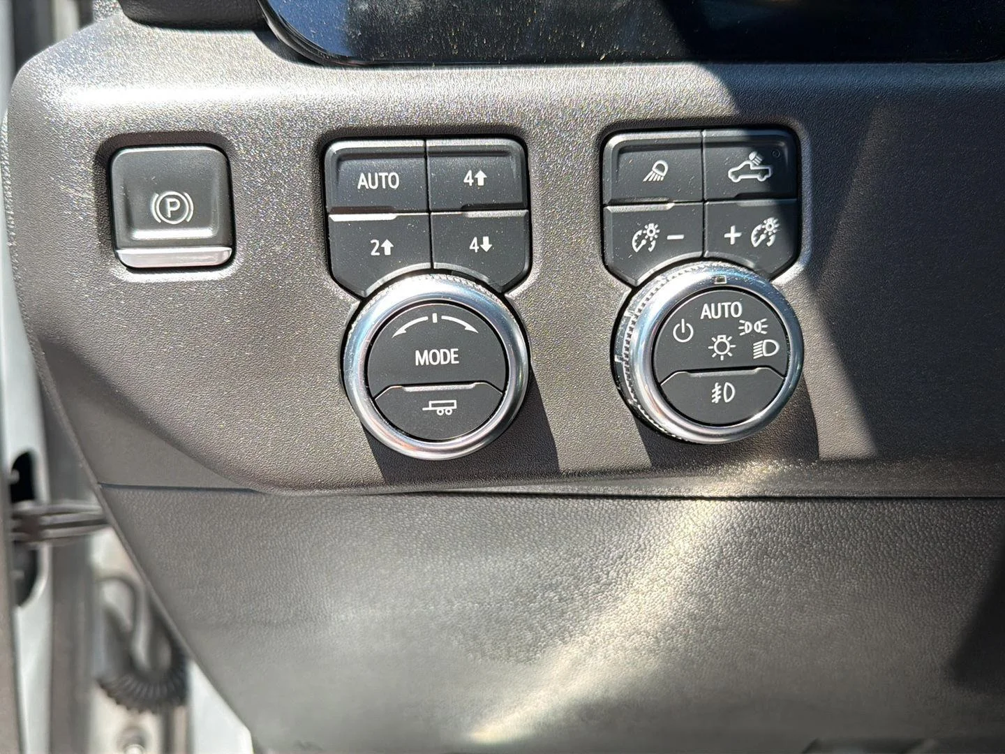 Used 2022 Quicksilver Metallic GMC Elevation image 19