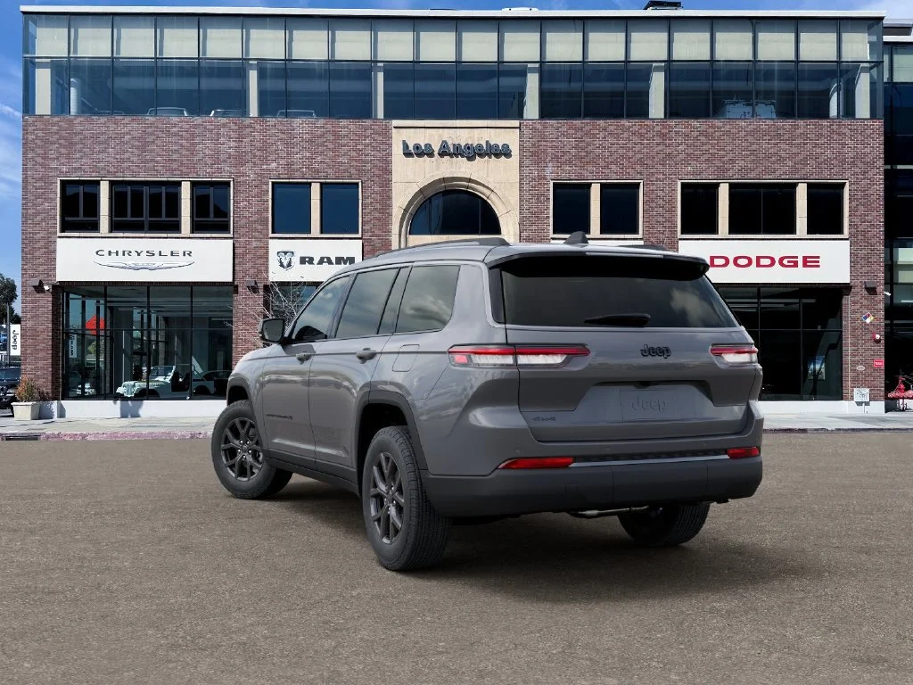 New 2027 Sting-Gray Clear-Coat Paint Jeep Laredo Altitude image 3