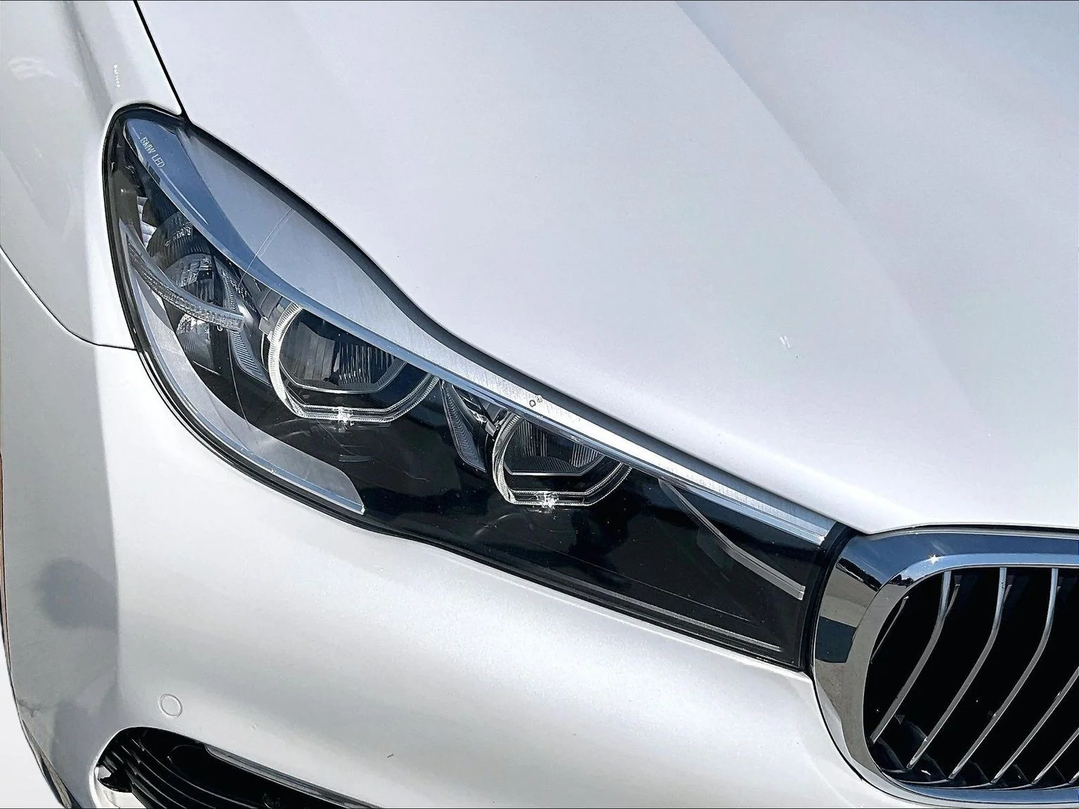 Used 2018 White BMW 740i xDrive image 30