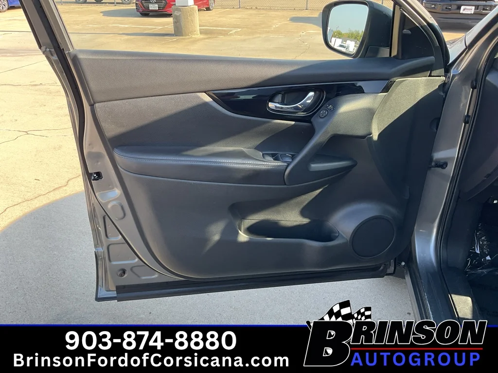 Used 2021 Gun Metallic Nissan SV image 23