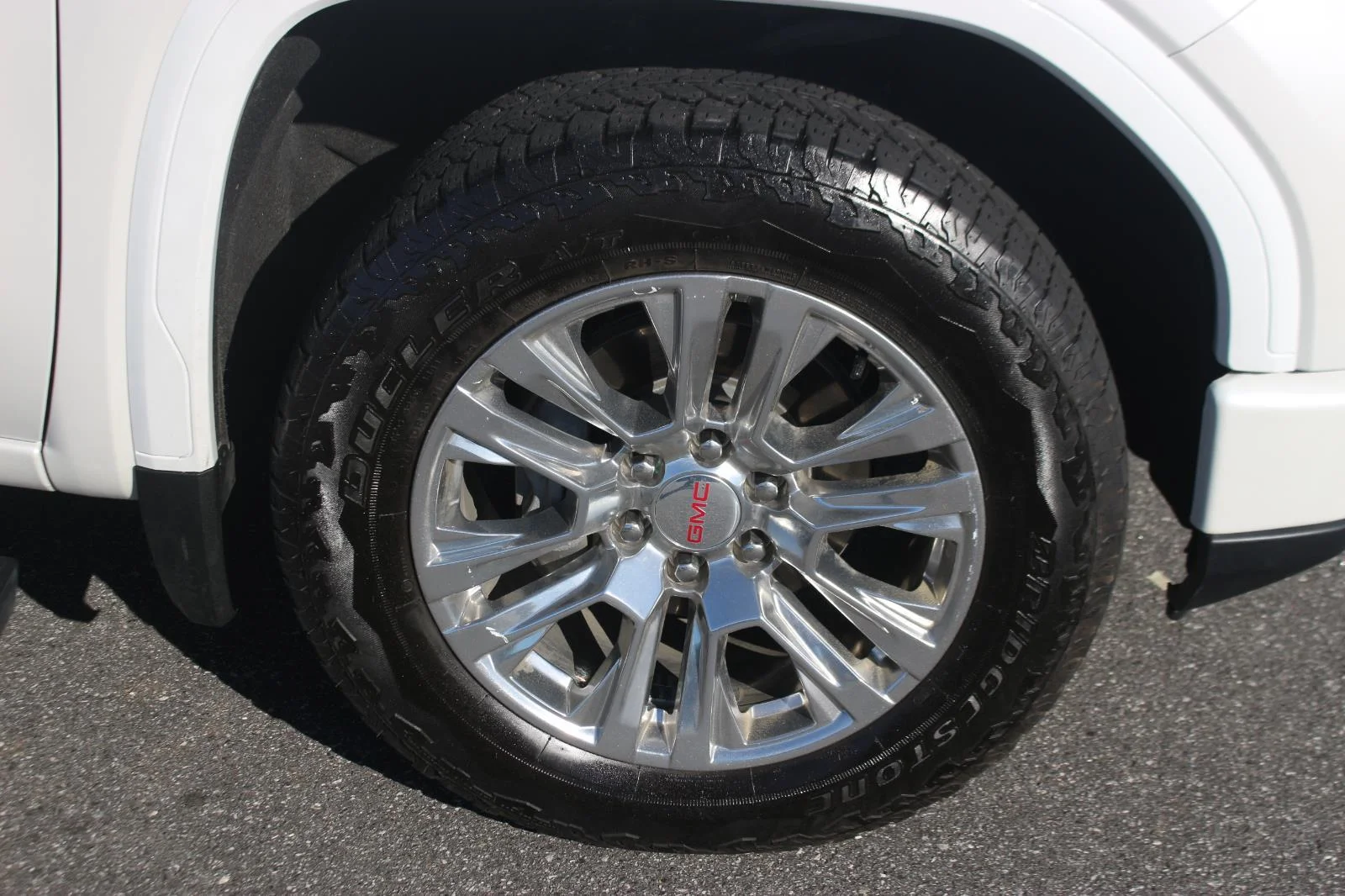 Used 2025 White Frost Tricoat GMC Denali image 38