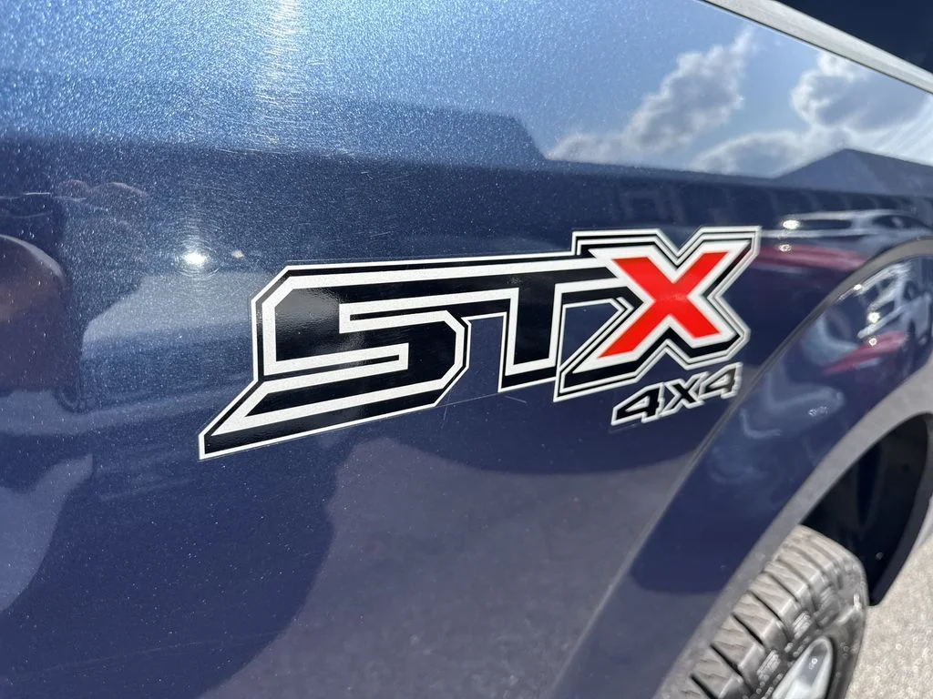 Used 2018 Blue Ford XL image 32
