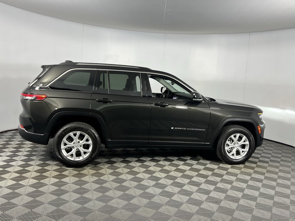 2024 Jeep Grand Cherokee Limited photo 2