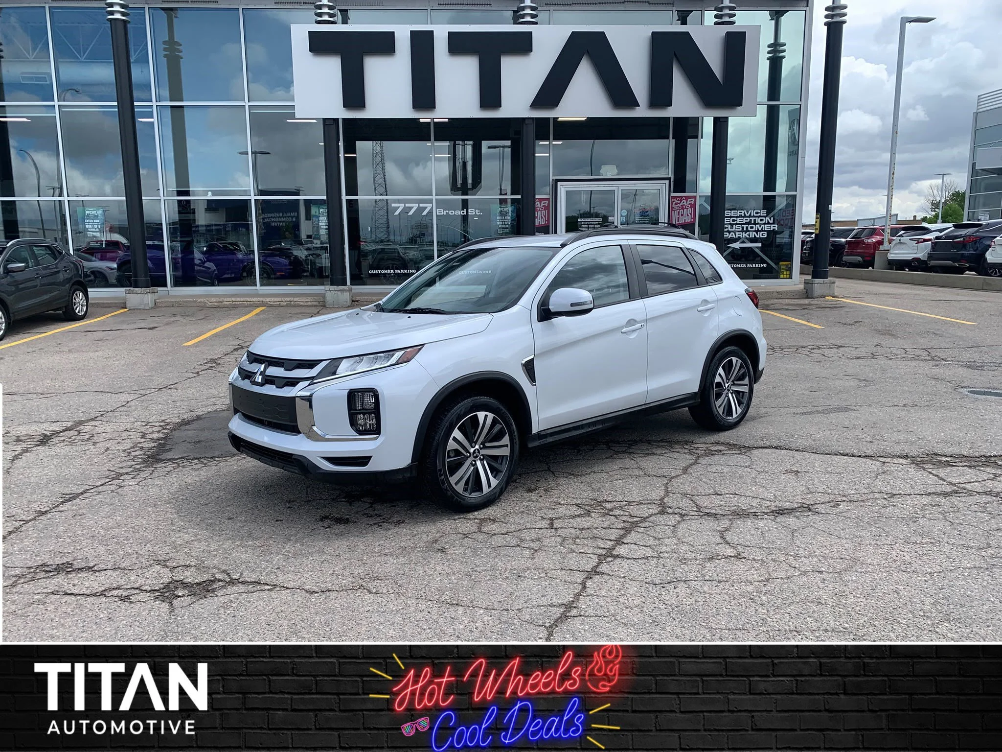 Certified Used 2022 White Diamond Mitsubishi SE AWD*White Diamond | Htd Premium Seats | Htd Steering Wheel | Park Assist | Roof Rails | CarPlay image 1
