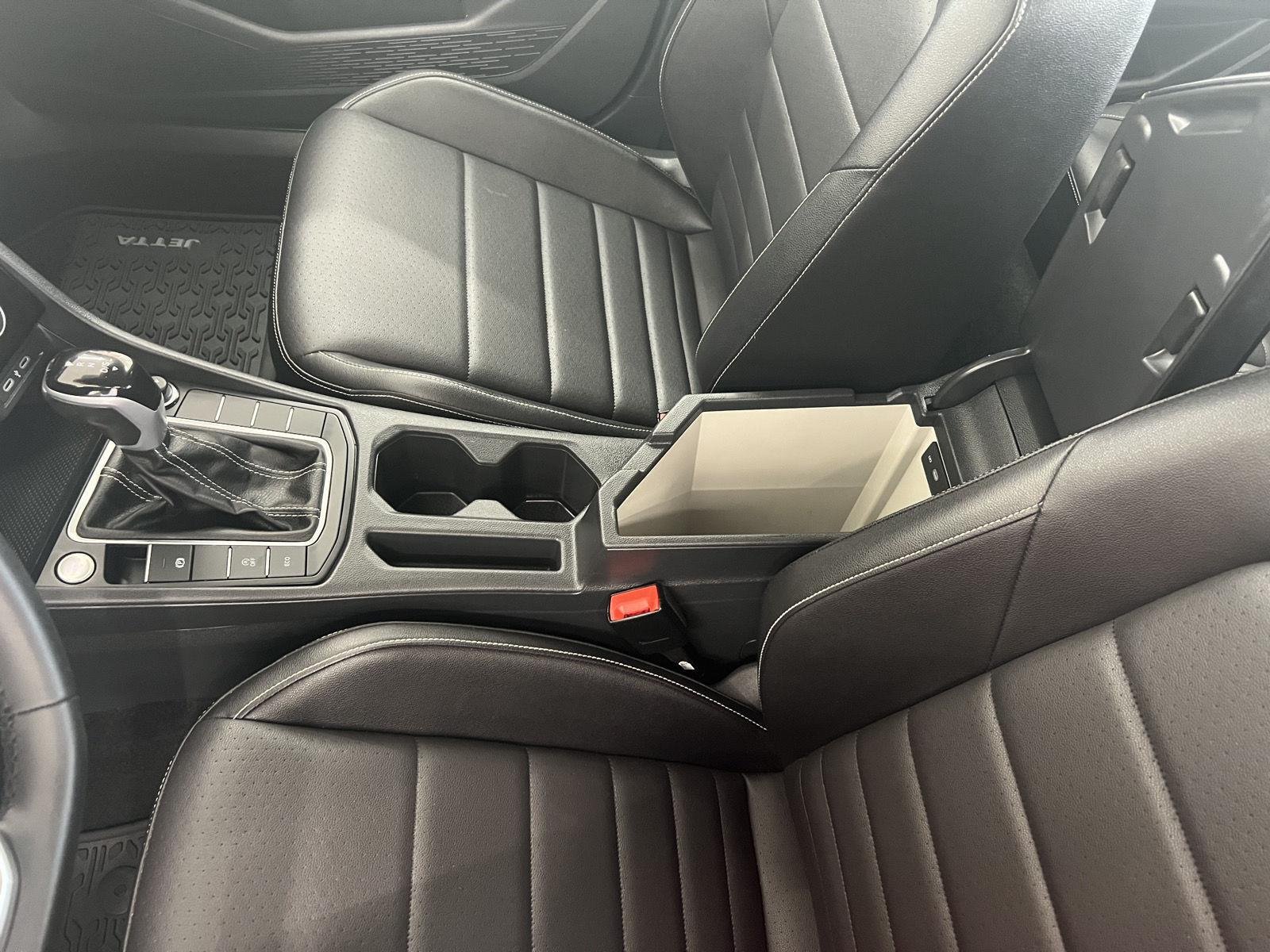 Used 2024 Platinum Gray Metallic Volkswagen SE image 19