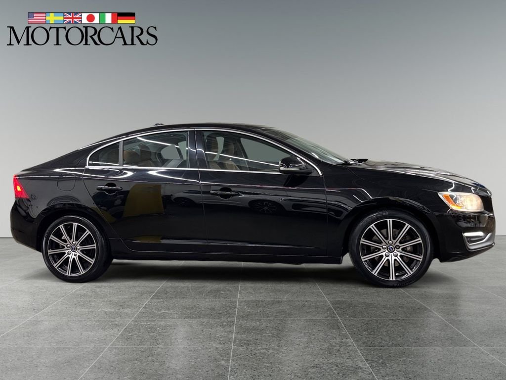 Used 2017 Onyx Black Metallic Volvo T5 image 2