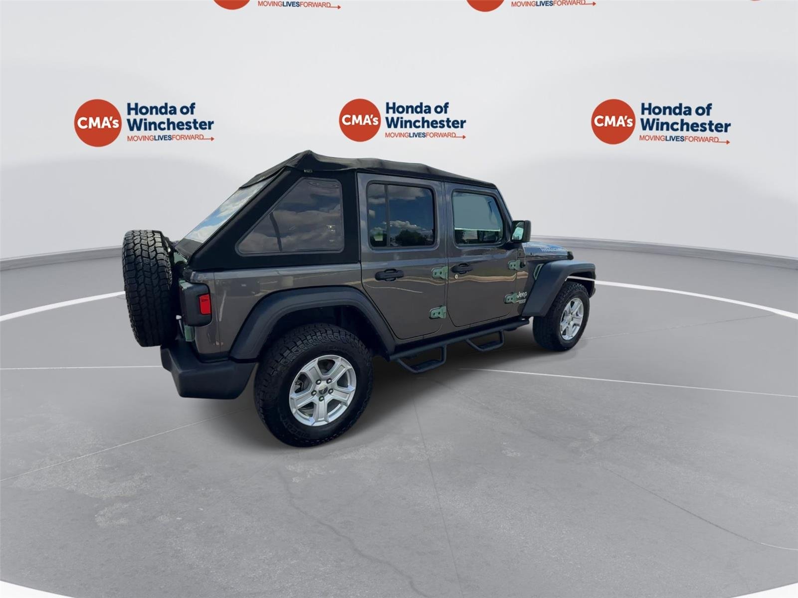 Used 2018 Granite Crystal Metallic Clearcoat Jeep Sport S image 11