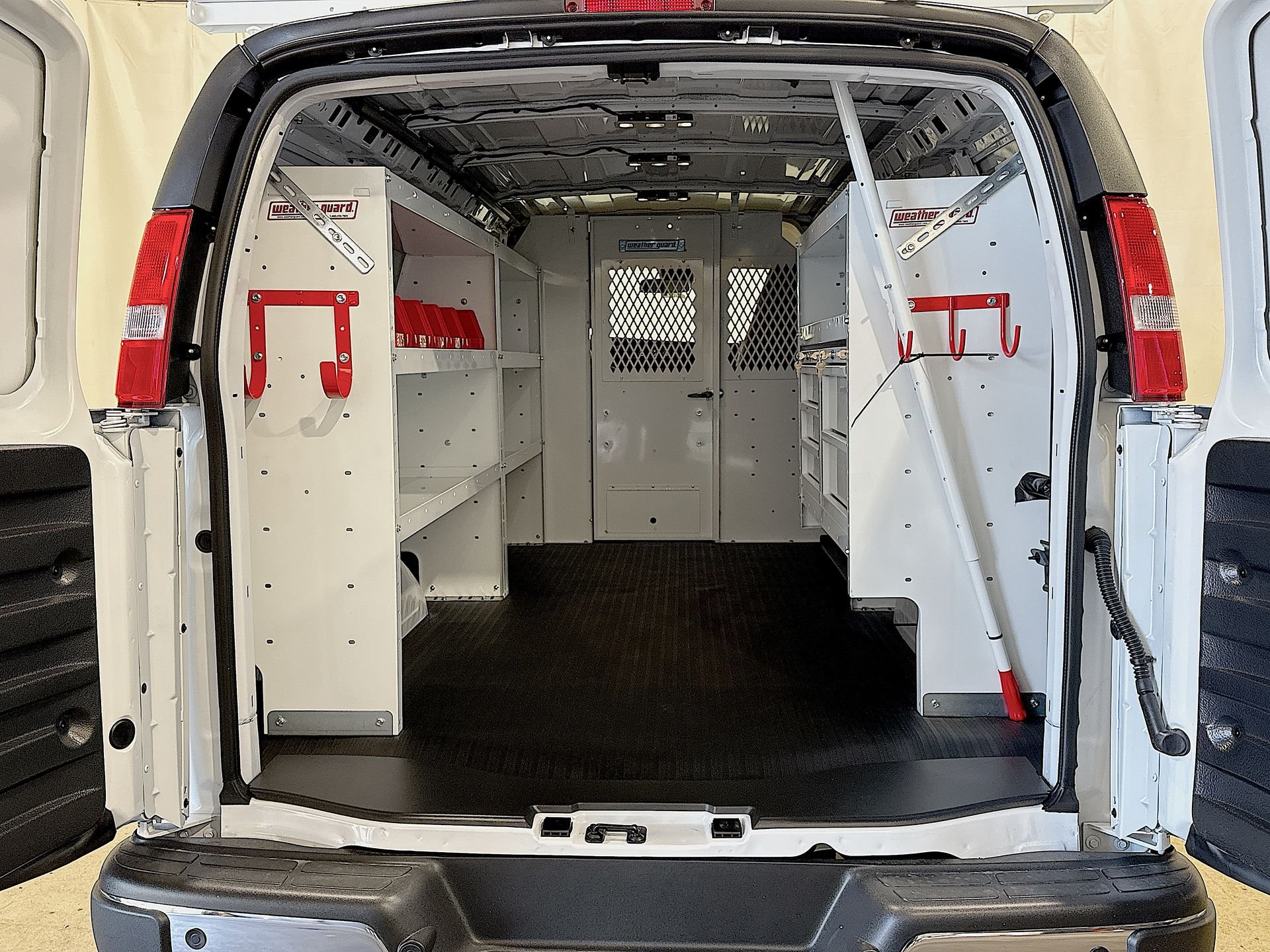2025 GMC Savana Cargo Work Van - Photo 21