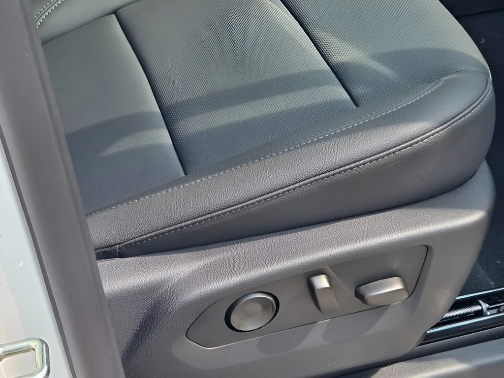 2026 GMC Sierra 1500 SLT - Photo 9