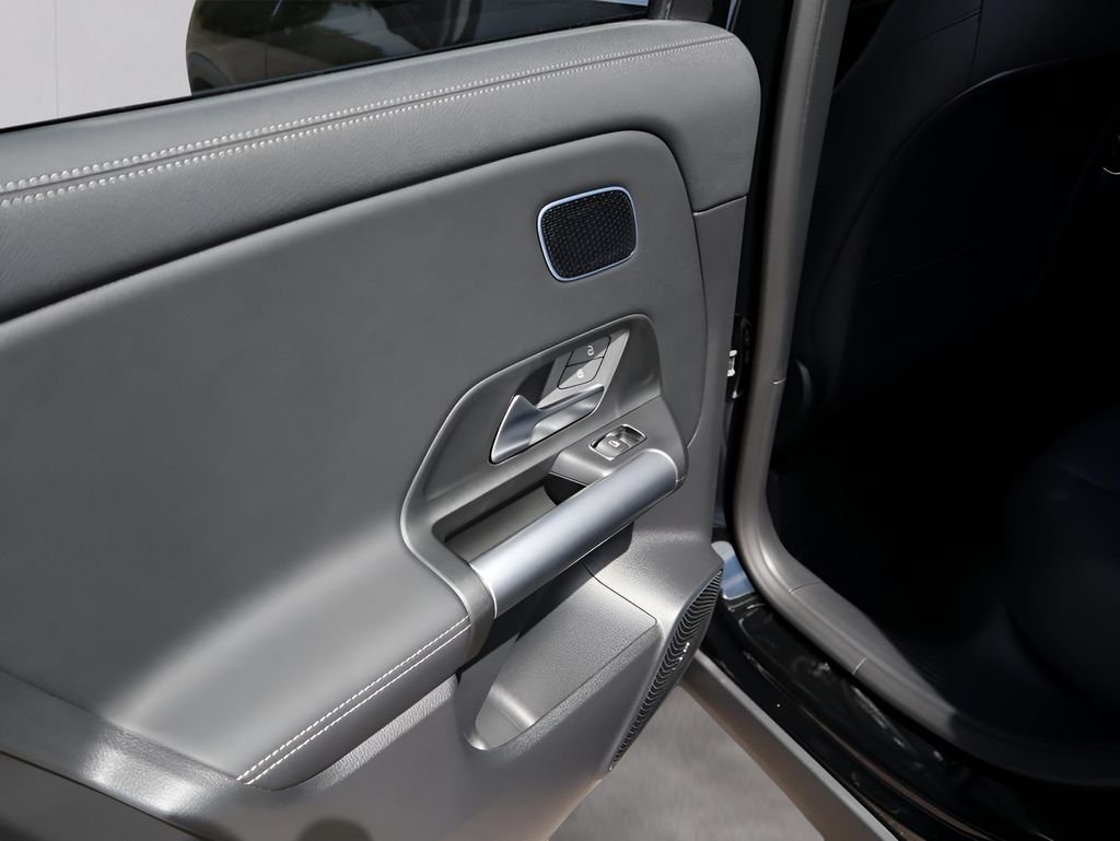 Used 2026 Cosmos Black Metallic Mercedes-Benz GLA 250 image 20