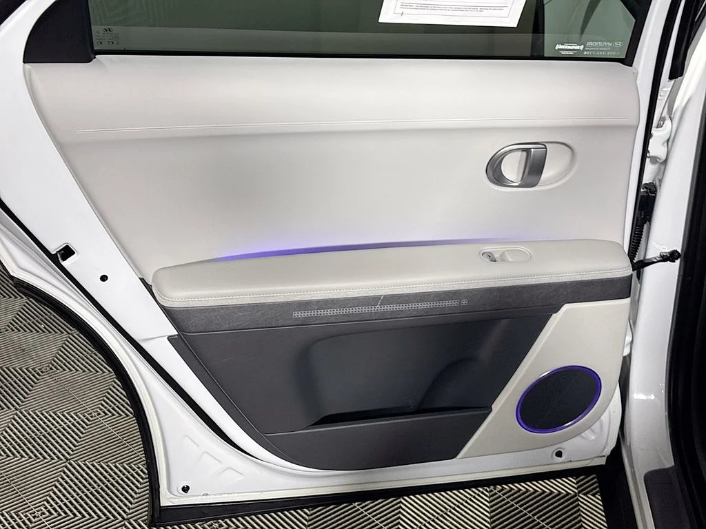 Used 2023 White Hyundai SEL image 19