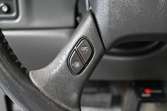 Used 2005 Blue Chevrolet LS image 27