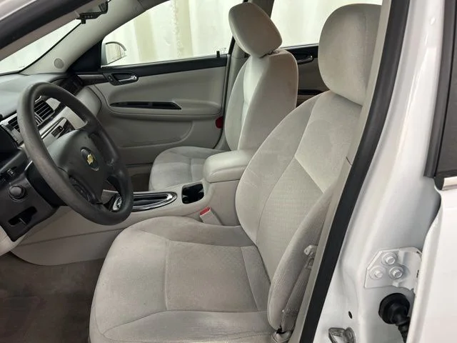 Used 2015 White Chevrolet LT image 4