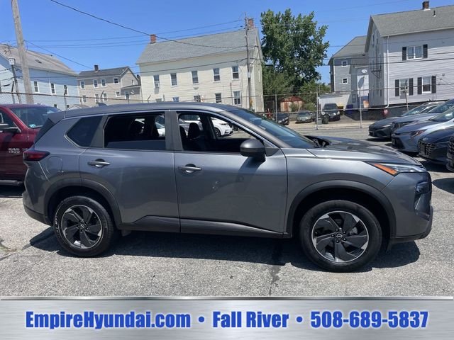 2024 Nissan Rogue SV - Photo 3