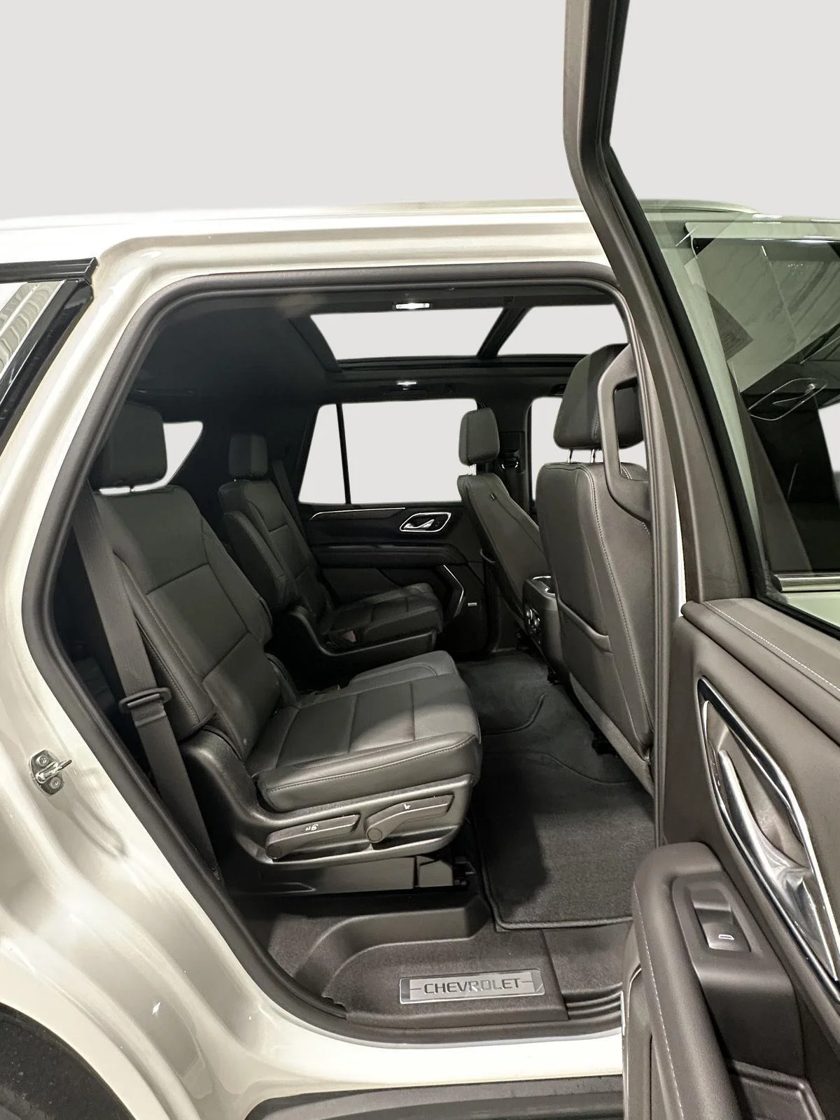 Used 2023 Summit White Chevrolet LT image 25