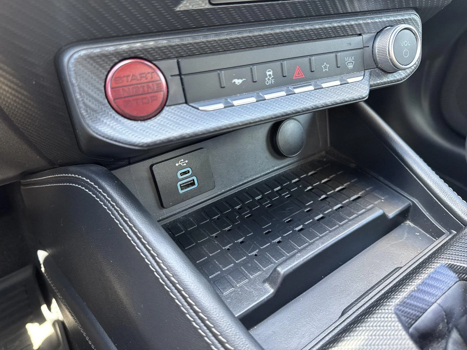 Used 2024 Iconic Silver Ford GT Premium image 26