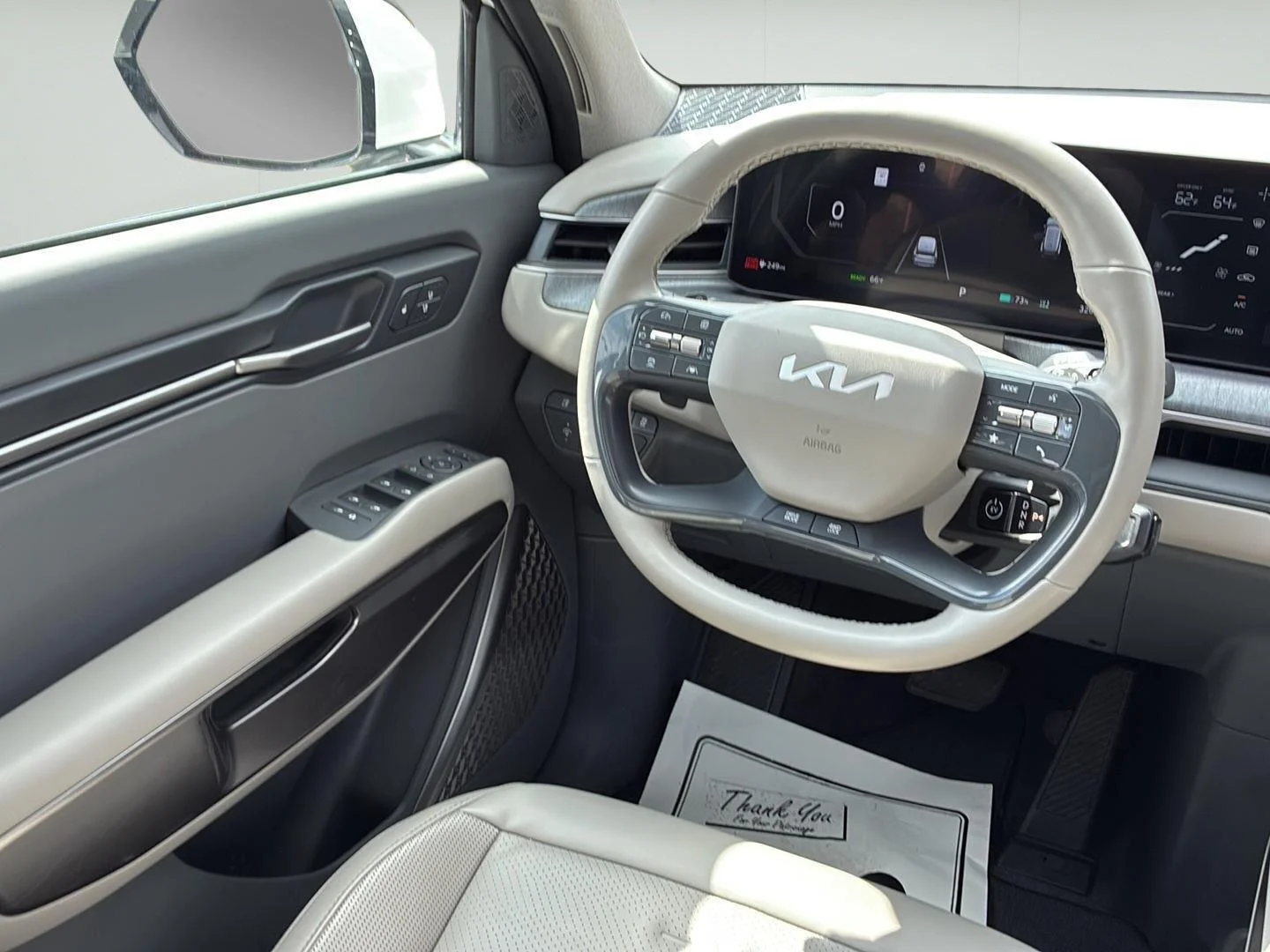 Used 2024 Snow White Pearl Kia Wind image 28