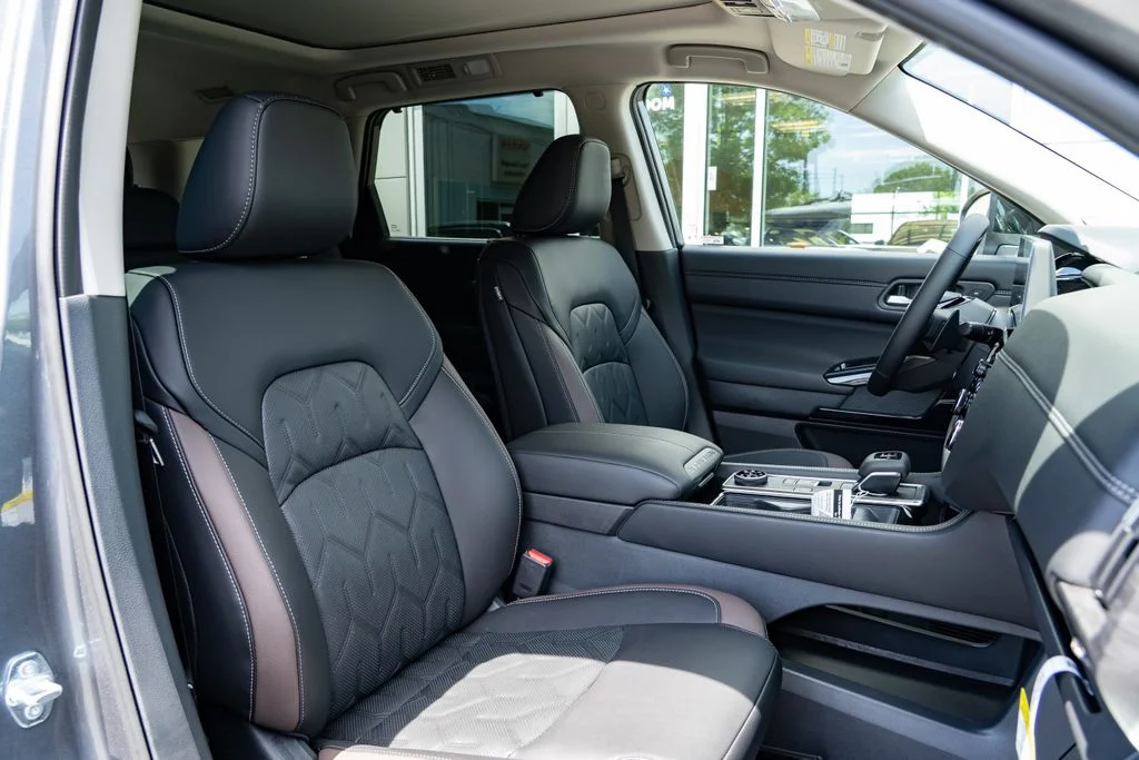 New 2026 Gun Metallic Nissan Platinum image 28
