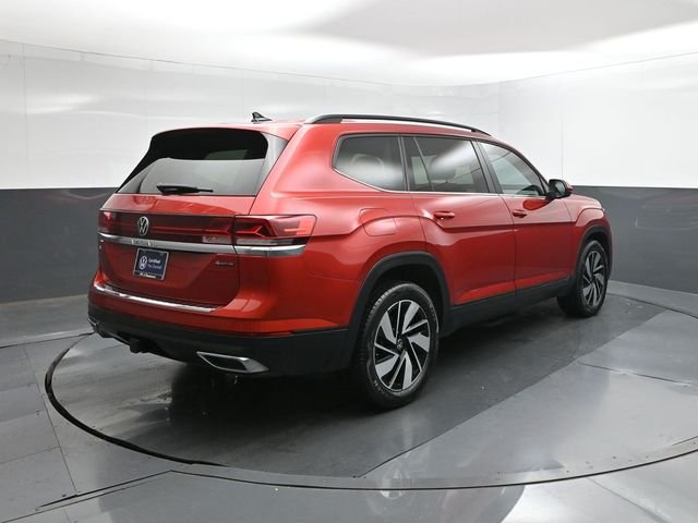 Used 2024 Red Volkswagen 2.0T SE w/Technology image 8