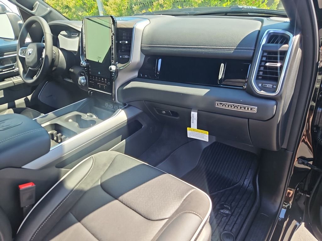 New 2026 Diamond Black Crystal Pearl-Coat Exterior Paint RAM Laramie image 29